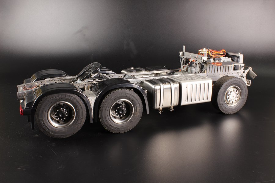 3 axle tractor chassis (rear axle lift) - 1/14 Customs