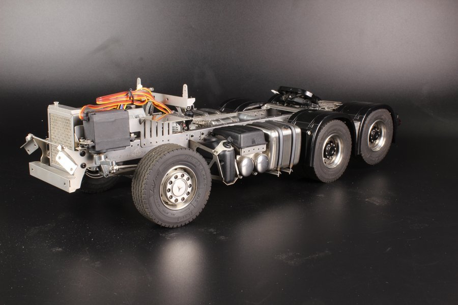 3 axle tractor chassis (rear axle lift) - 1/14 Customs